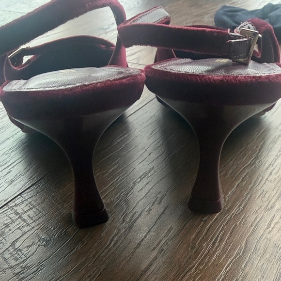 Larroude Ines Pump in Wine Velvet - Picture 13 of 15